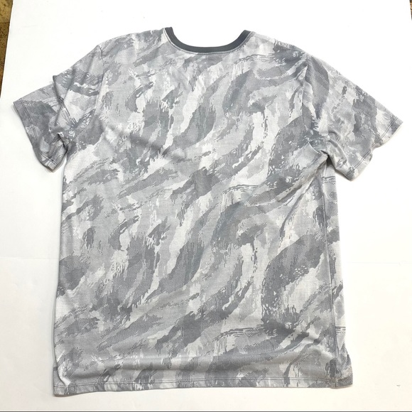 Nike dri fit printed shirt - Picture 3 of 3